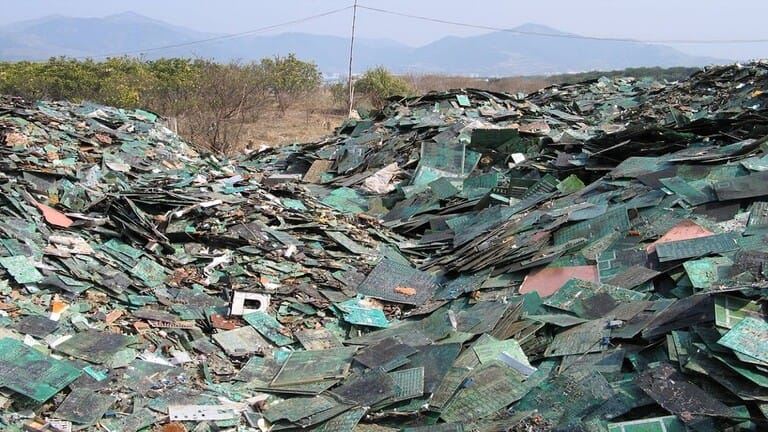 Landfills receive 5 billion mobile phones every year